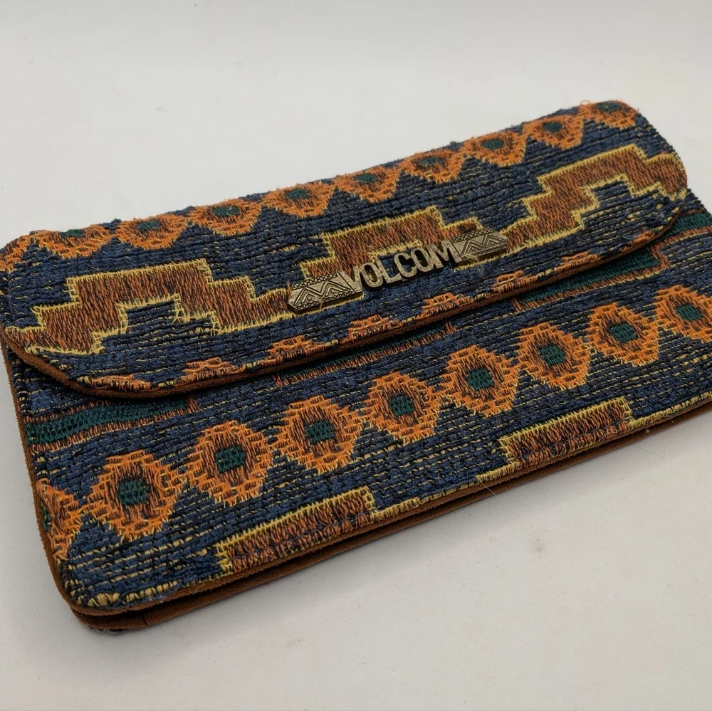 Volcom Multicolor Patterned Clutch - Picture 1 of 8